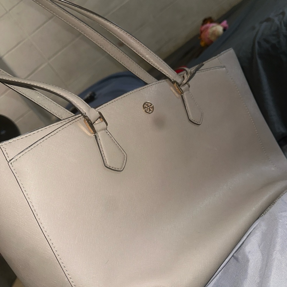 TORY BURCH ROBINSON TOTE - Picture 14 of 15